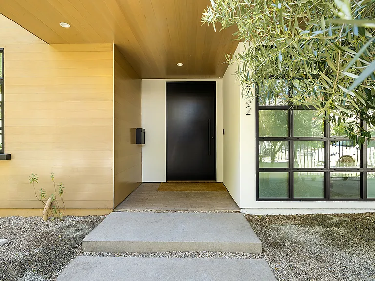 8732 1/2 Rangely Ave — Photo 25