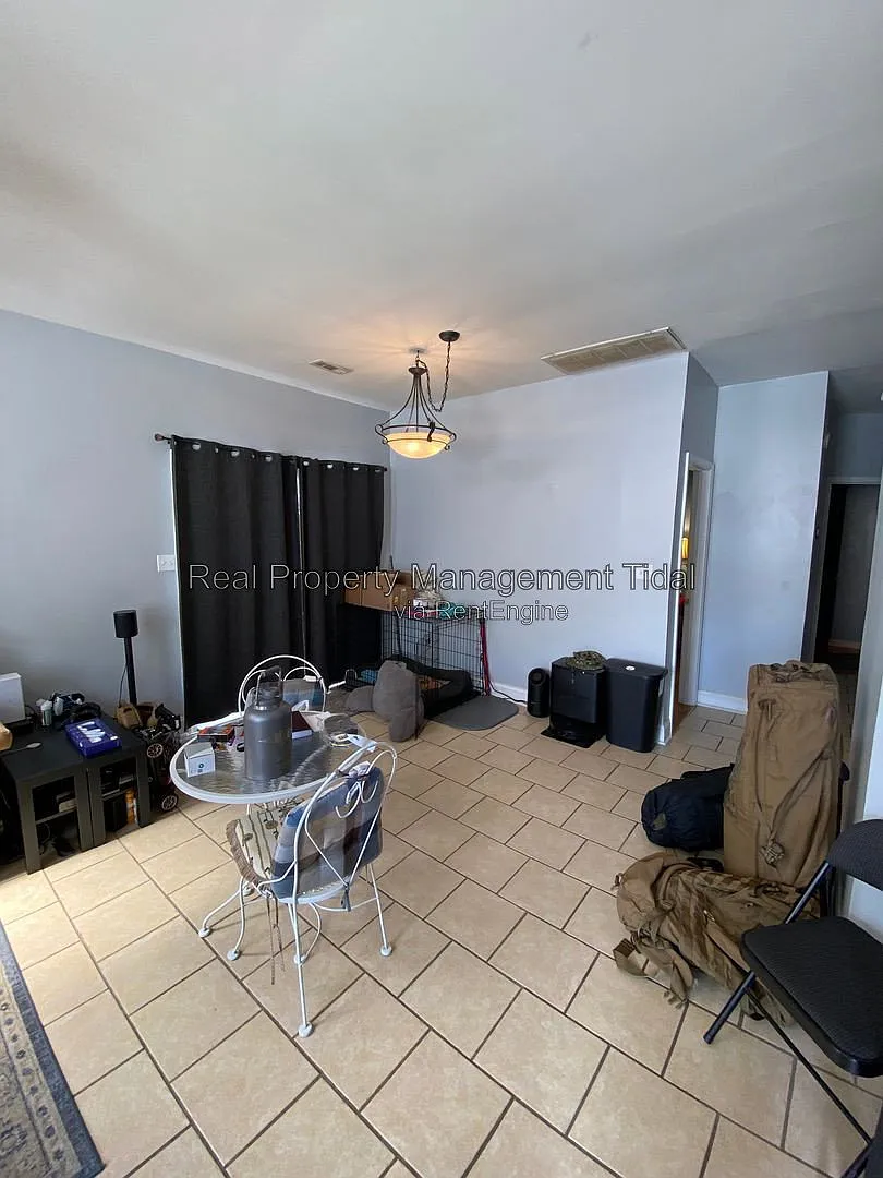 2 bed, 2.0 bath, 1050 sqft, $1,700 — Photo 2