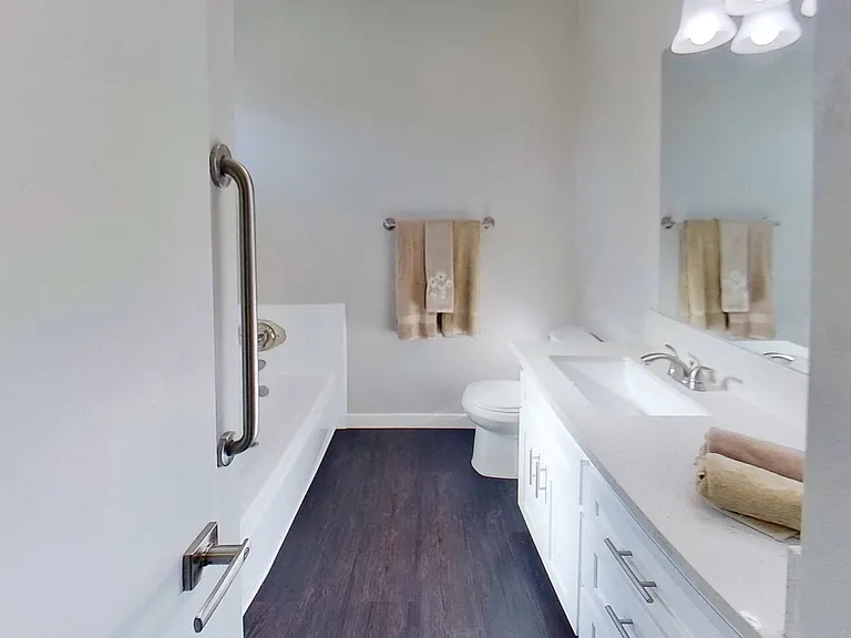9404 Apartment Homes — Photo 30