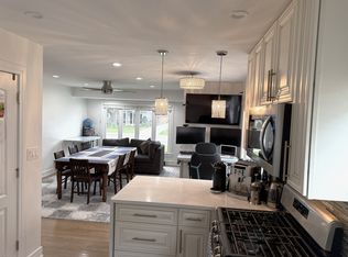 8213 N Newcastle Ave, Niles, IL 60714