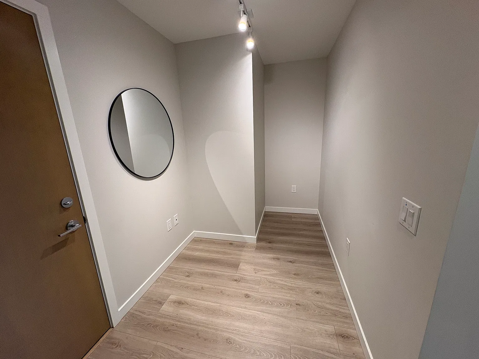 Lennox 515 - Brand New! — Photo 2