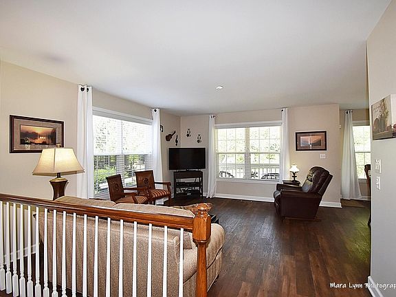 4th image of 459 E Willow St #459