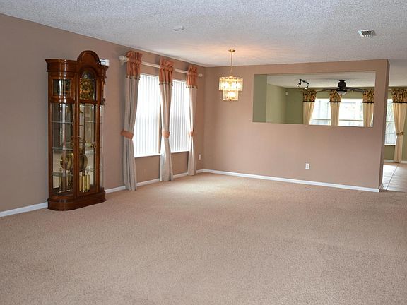 4th image of 399 Meadowlark Ln