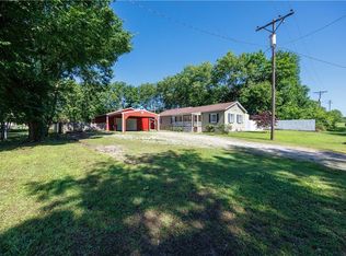 1005 N Main St, Caney, KS 67333