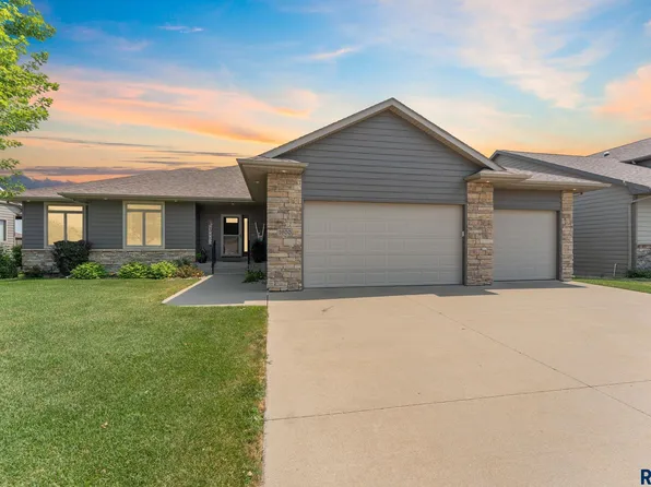 S Kinderhook Ave, Sioux Falls, SD 57106