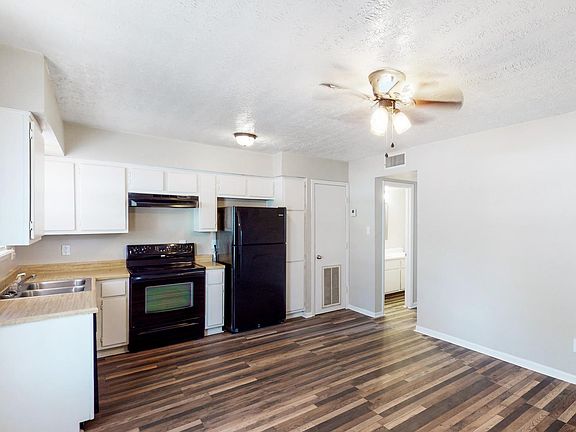 5th image of 303 Spruce St APT 3