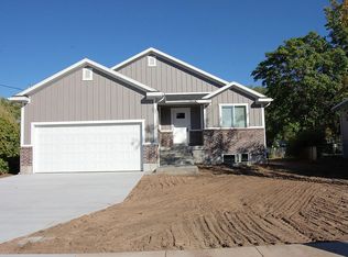 1056 N 1000 W, Clinton, UT 84015