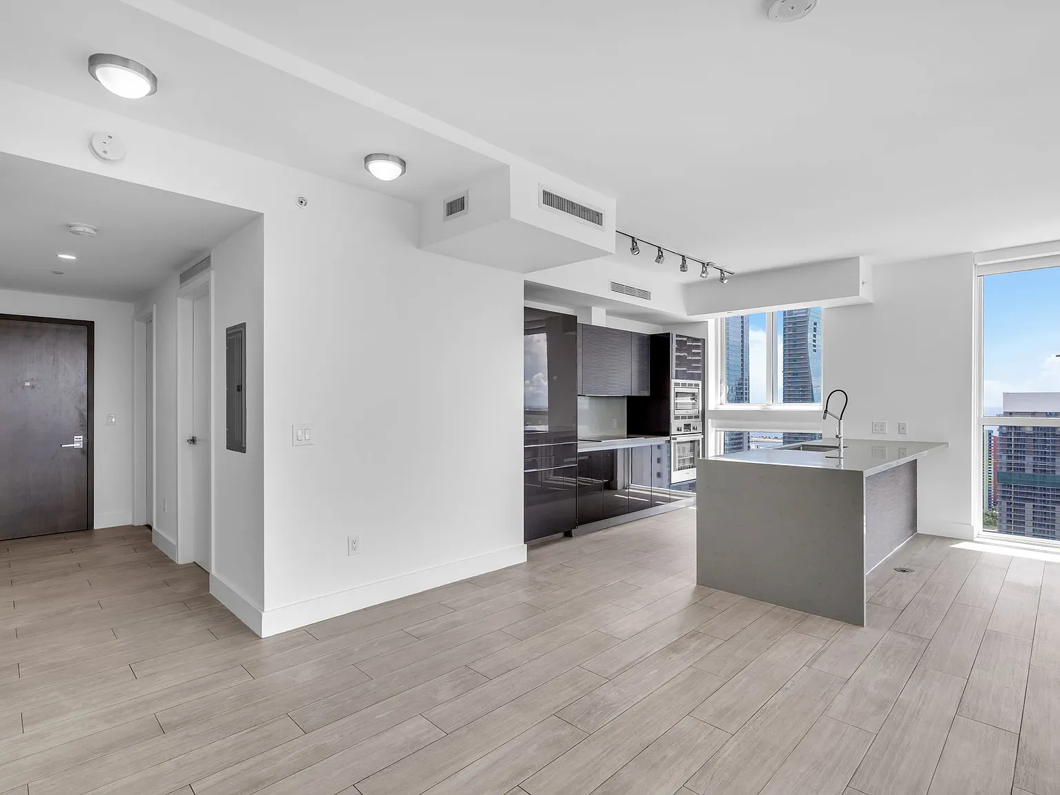 2 bed, 1134 sqft, $5,999 — Photo 2