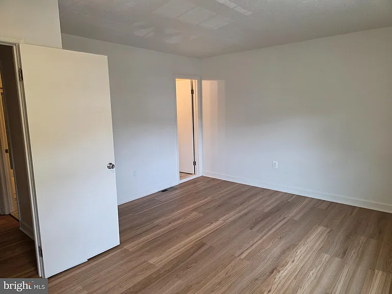 950 Park Ave — Photo 11