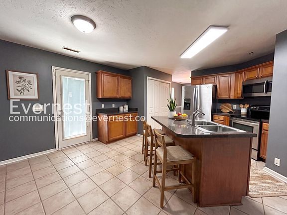 2nd image of 979 Tom Hailey Blvd