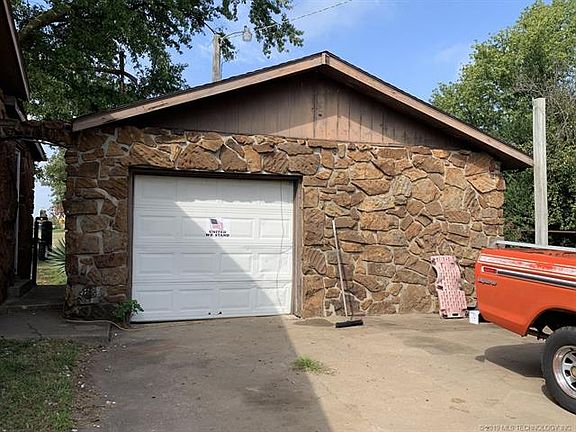 3rd image of 1102 N Hughes Ave