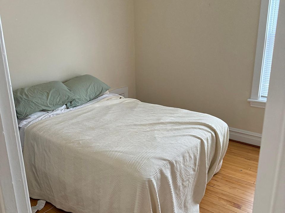 1st image of 5545 W Farragut Ave APT 2