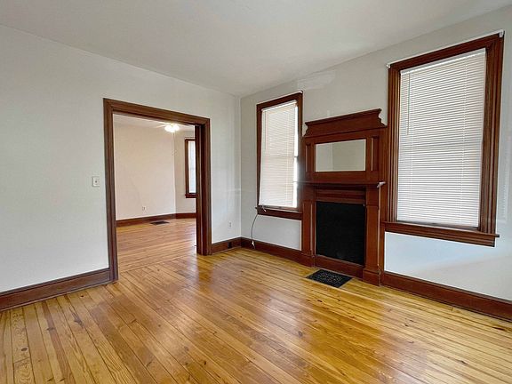 3rd image of 418-420 N Market St #418