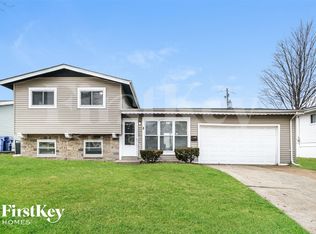 8 Trinity Ln, Florissant, MO 63031