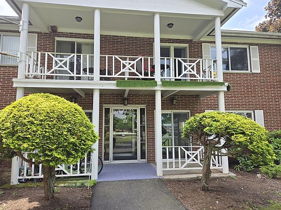 2nd image of 23 Bayberry Dr APT 4