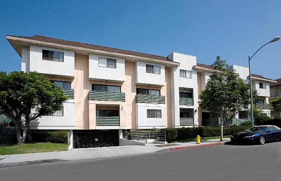1039 Justin Ave