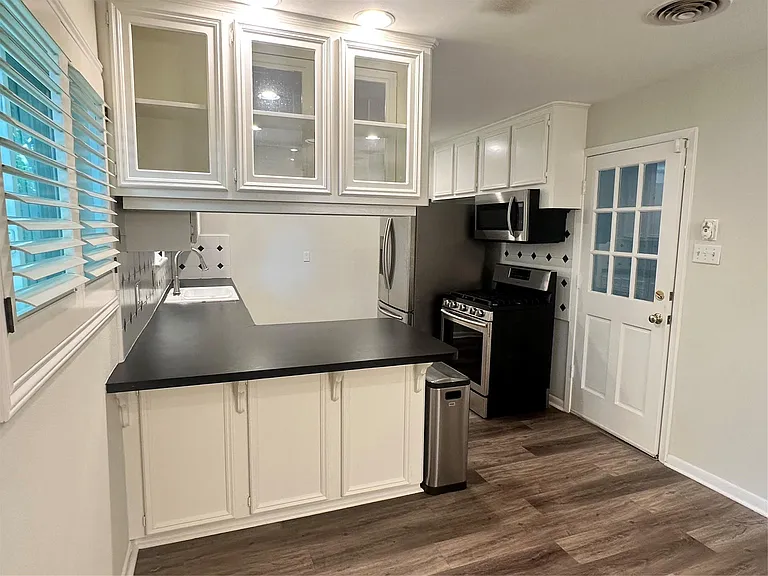 5515 Darnell St — Photo 22