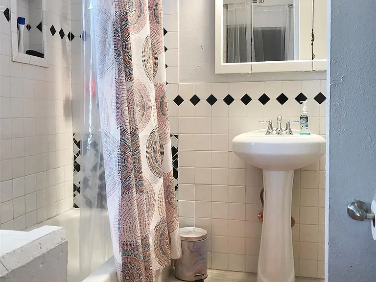 2510 Whitney St #3 — Photo 12
