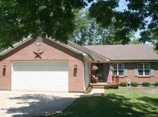 978 Rustic Dr, Lawrenceburg, IN 47025