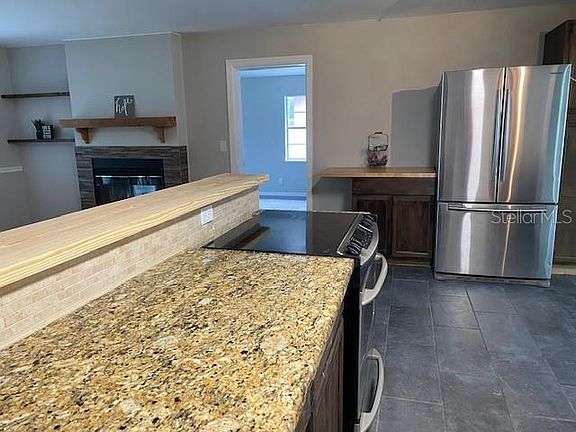 5th image of 207 E Holly Dr