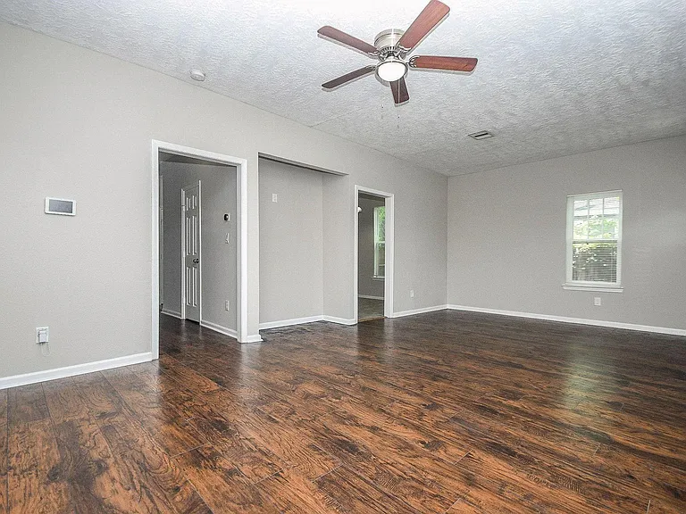 4137 Galesburg St — Photo 4