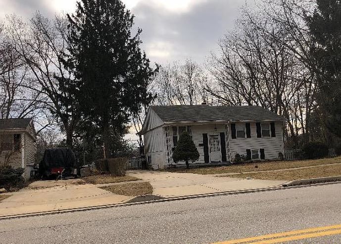 2nd image of 301 E Cherry Hill Rd