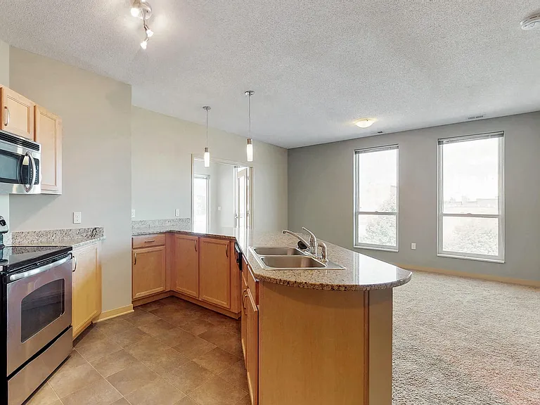 L14 Flats — Photo 61