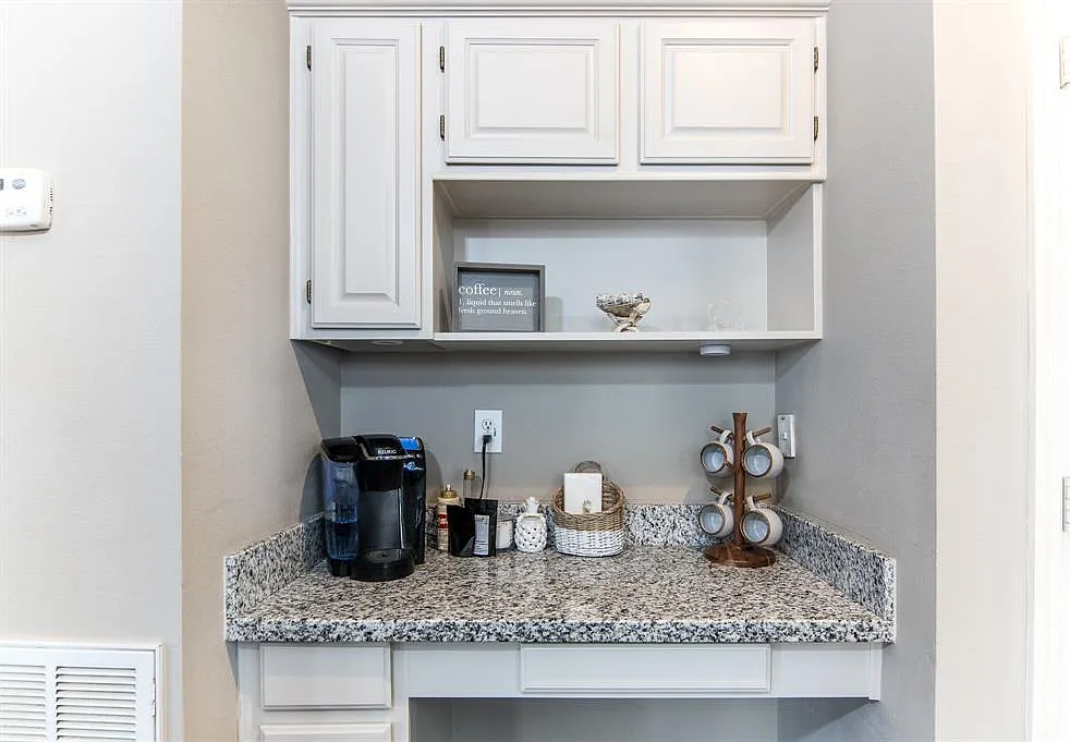 3606 Timothy Ln — Photo 2