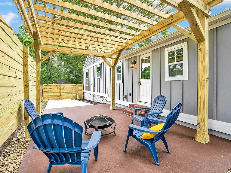 13 Pinehurst St — Photo 24