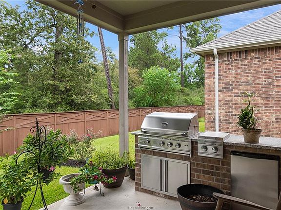 5th image of 233 Percheron Dr