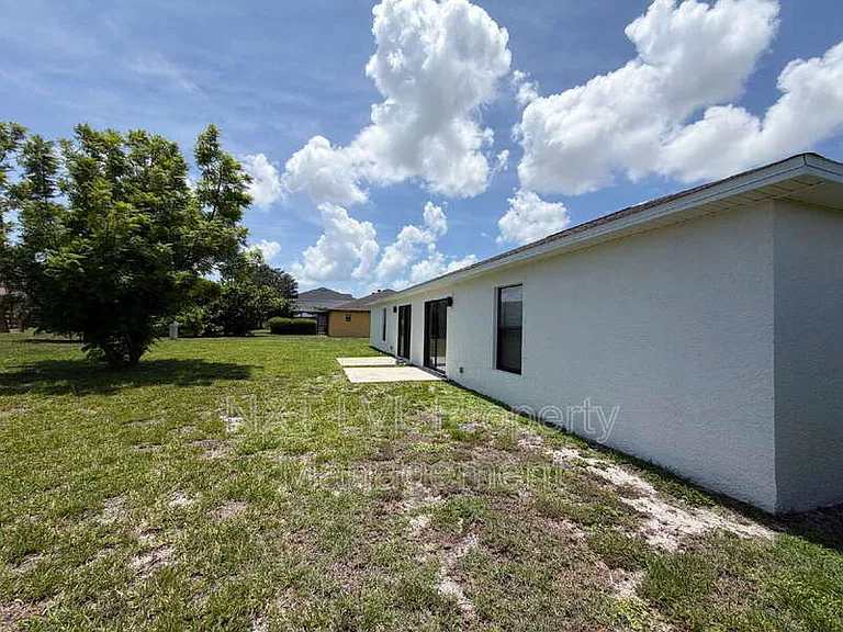 842 SW 39th Ter — Photo 15