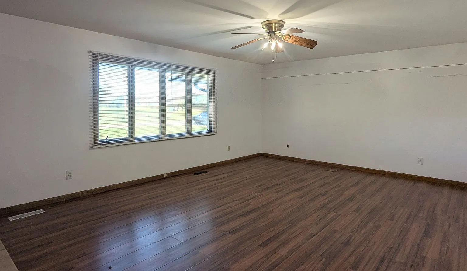 Spacious 3-Bedroom, 2-Bathroom Home — Photo 2
