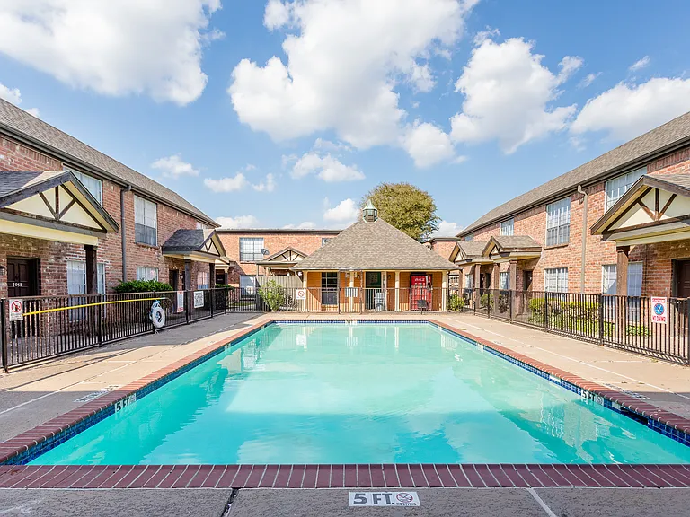 La Estancia Apartments — Photo 5