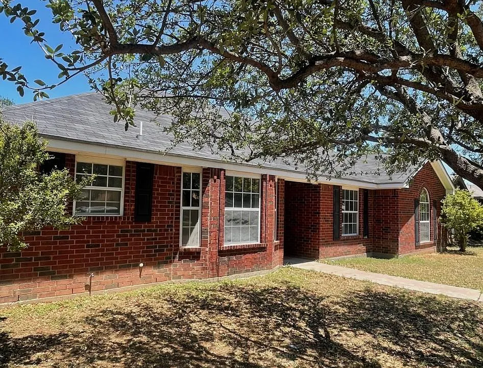 3310 Maplewood Dr
