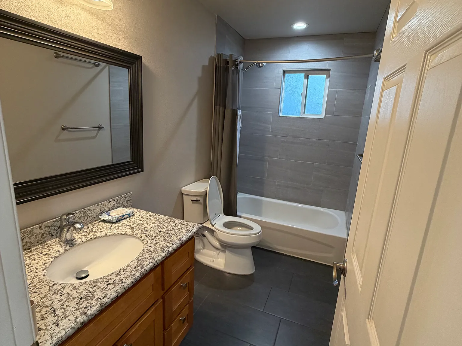 2 bed, 1.5 bath, 800 sqft, $3,500 — Photo 3