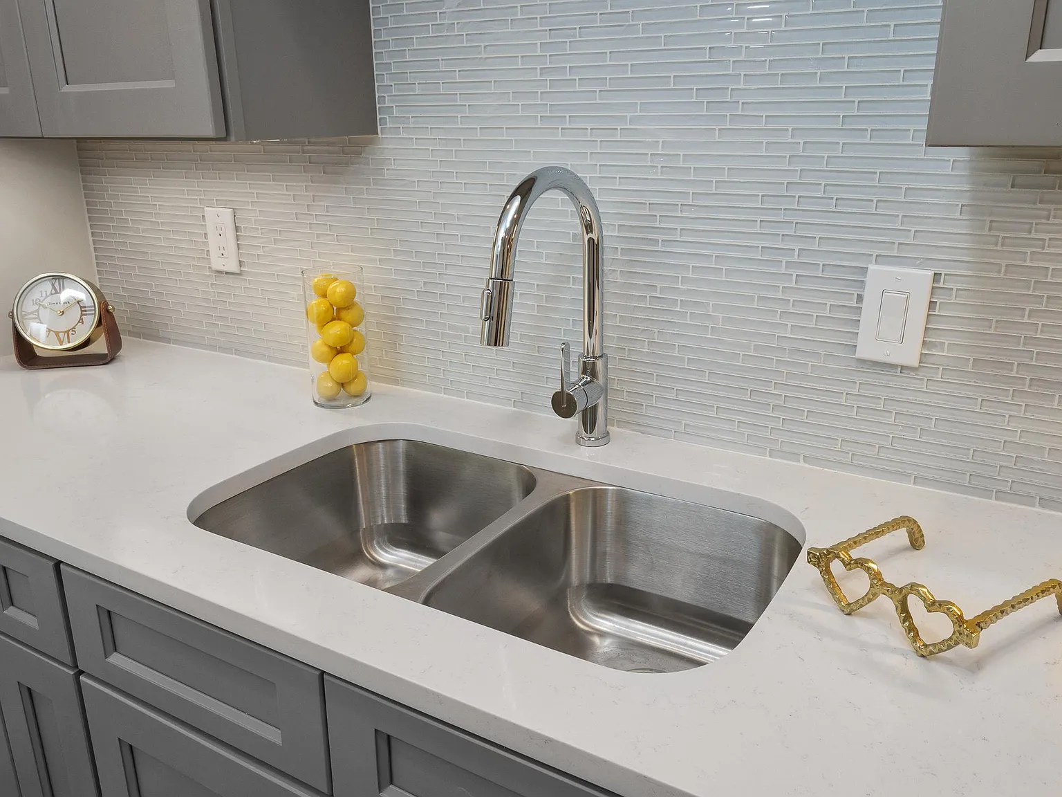 2 bed, 840 sqft, $1,915 — Photo 2