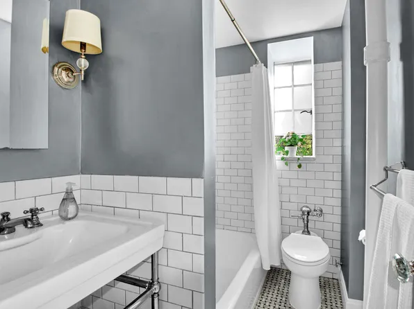 116 Pinehurst Avenue image 9 of 17