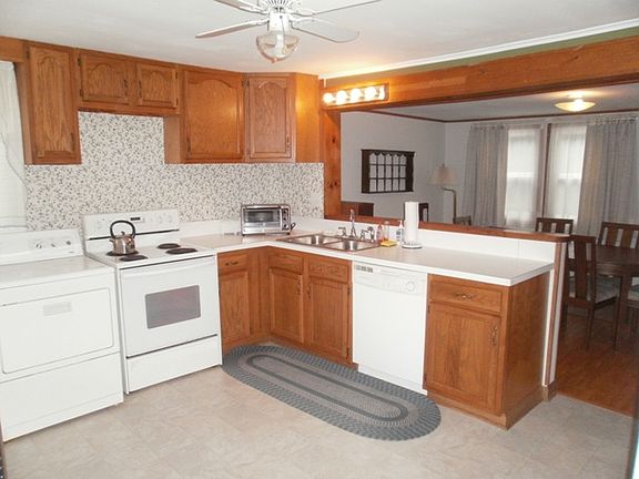 5th image of 127 Kendall Dr W