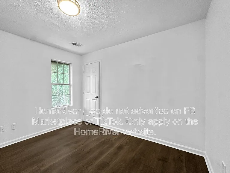 633 Sandys Ln SE — Photo 9