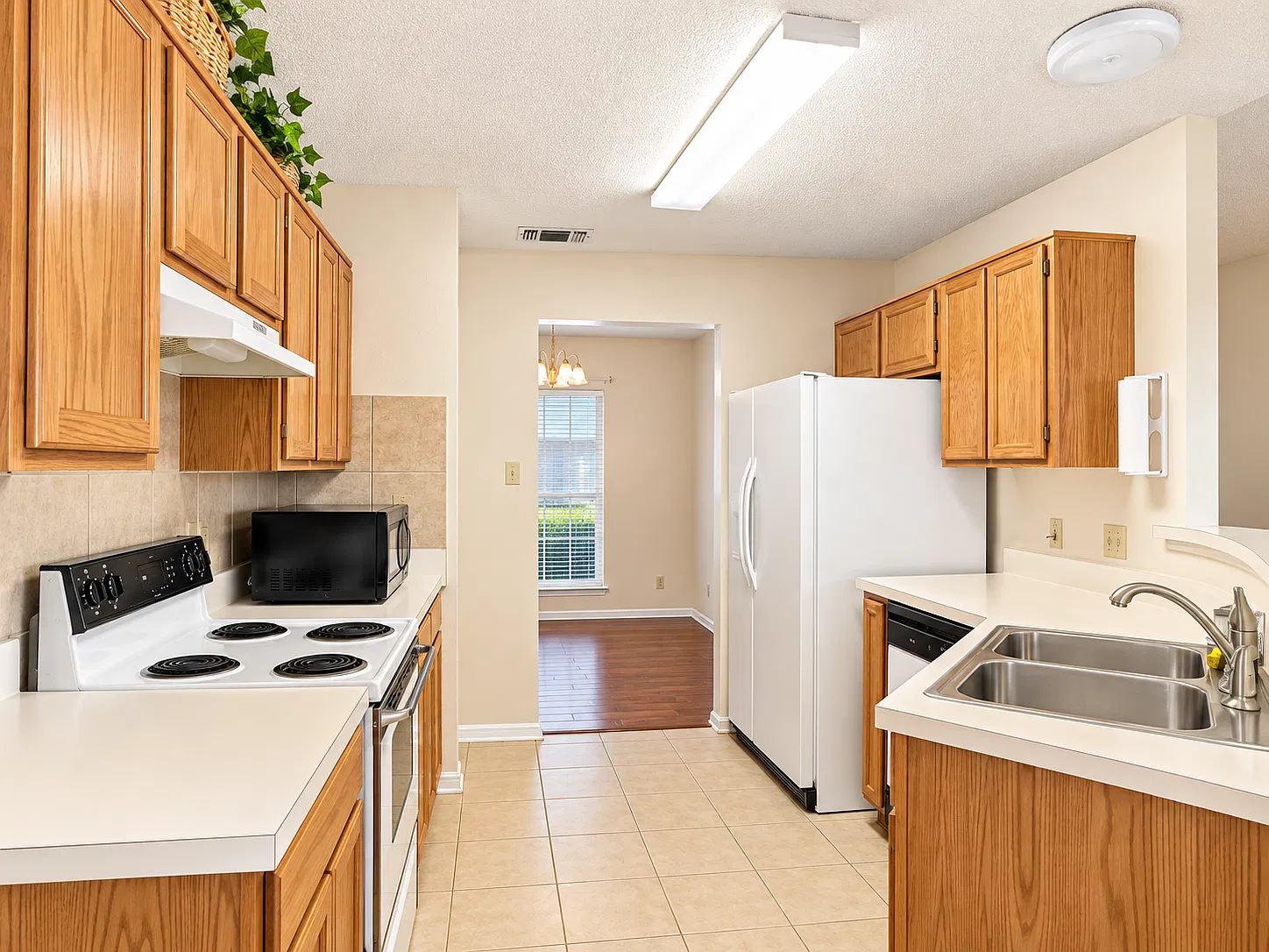 2501 Park Valley Dr — Photo 4