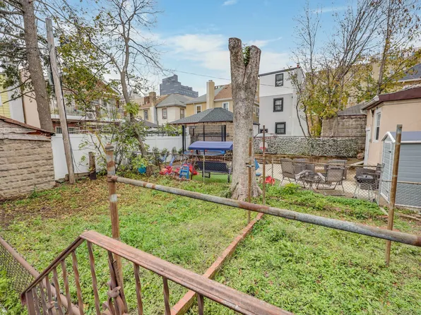 918 East 32nd Street image 19 of 24