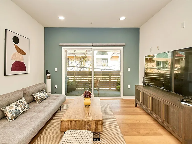 820 S Wilton #304 — Photo 18