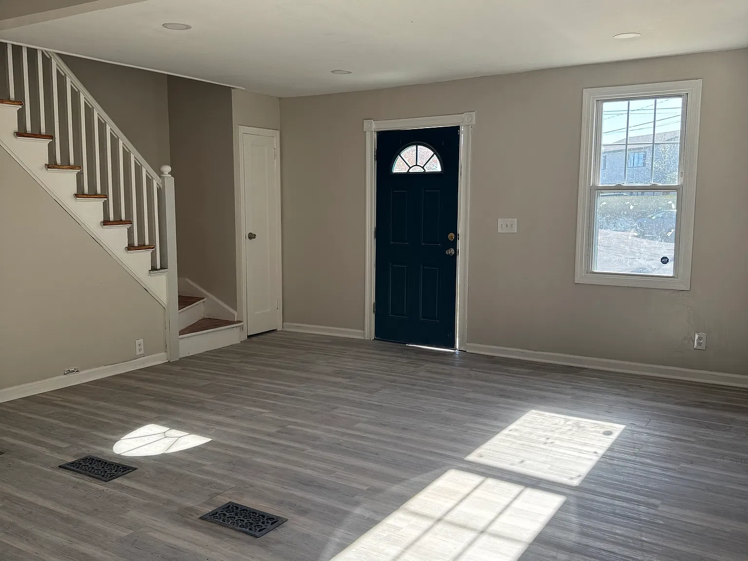 4 bed, 1.0 bath, 1080 sqft, $2,400 — Photo 4