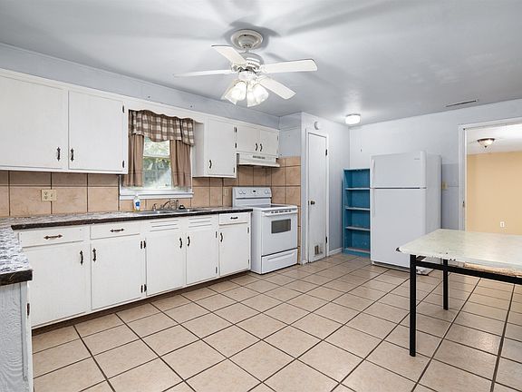 5th image of 713 E 24th St