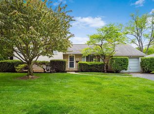 1827 Lynnhaven Dr, Columbus, OH 43221