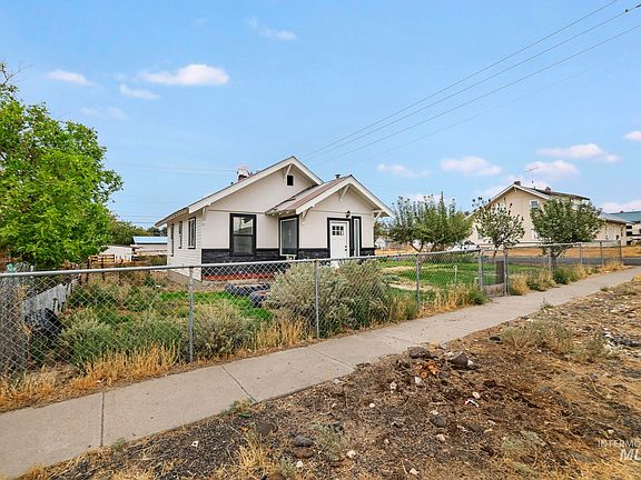5th image of 228 8th Ave S