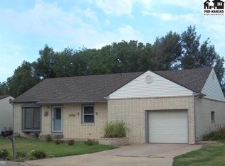 1405 N Cochran St, Hutchinson, KS 67501
