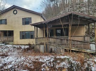 136 Cawood Branch Rd, Evarts, KY 40828