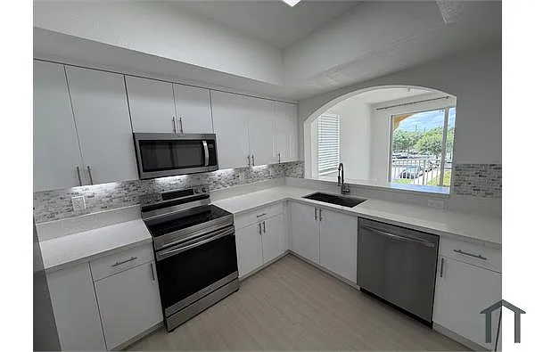 Building Photo - 8814 W Flagler St #201