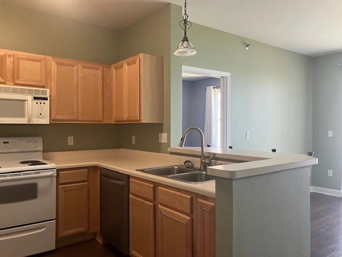 Rare Two Bedroom - Two Bathroom Condo at The Landing Off Lake Michigan! — Photo 3